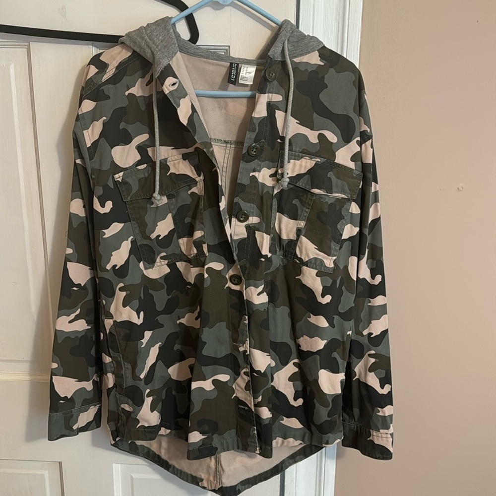 Women’s army print button down shirt